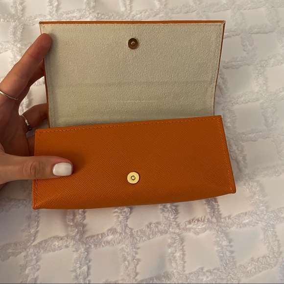 Tory Burch Sunglasses Case - Picture 9 of 12